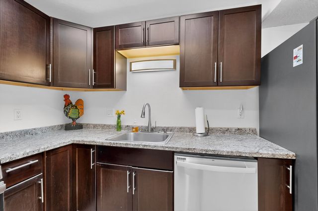 6814 Ivy Place SW, Albuquerque, NM 87121