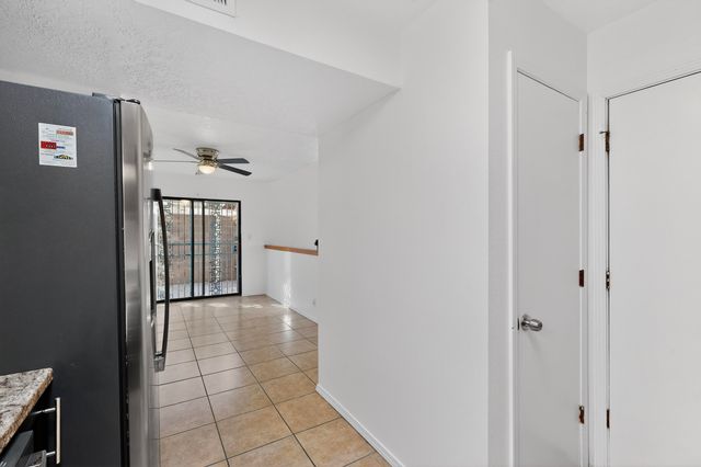 6814 Ivy Place SW, Albuquerque, NM 87121