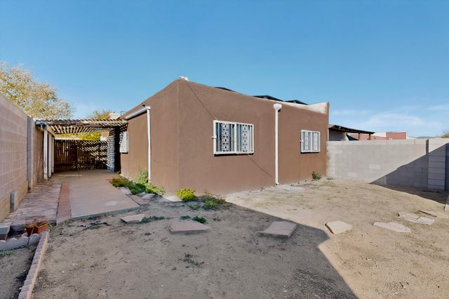 6814 Ivy Place SW, Albuquerque, NM 87121