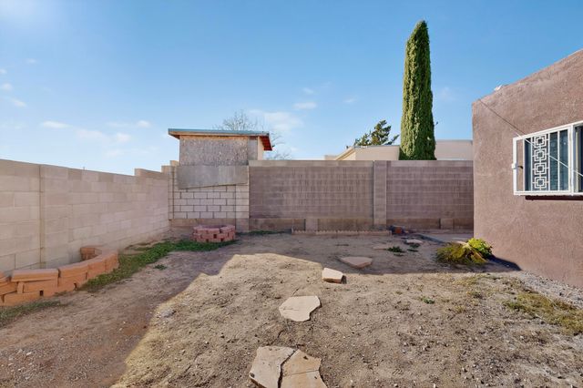 6814 Ivy Place SW, Albuquerque, NM 87121