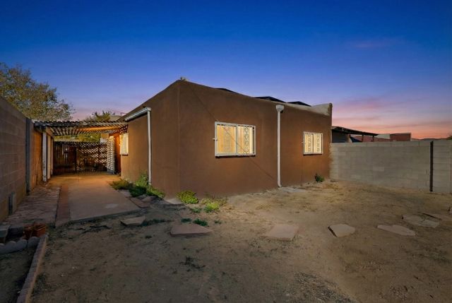 6814 Ivy Place SW, Albuquerque, NM 87121