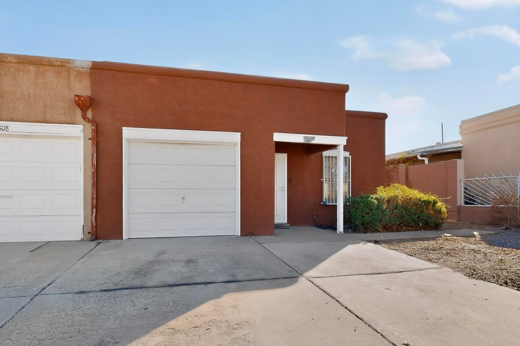 6814 Ivy Place SW, Albuquerque, NM 87121