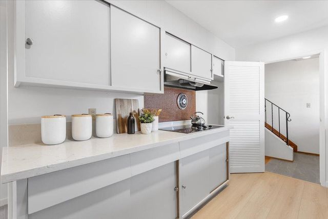 1252 Linfield Ln, Hayward, CA 94545