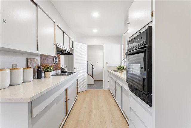 1252 Linfield Ln, Hayward, CA 94545