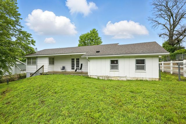 711 West South Street, Neosho, MO 64850
