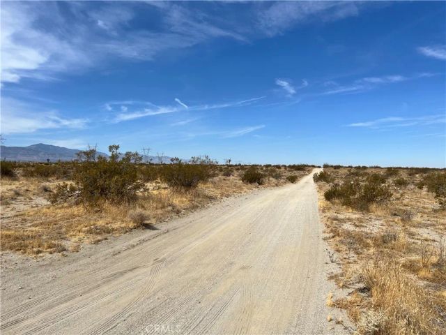 2 Sandstone, Phelan, CA 92301