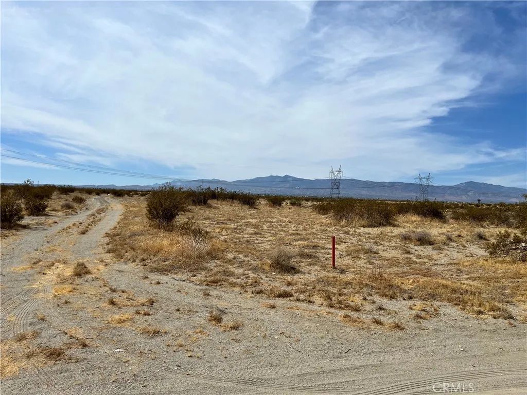 2 Sandstone, Phelan, CA 92301