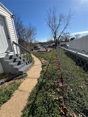 1522 E 5th Street, Washington, MO 63090