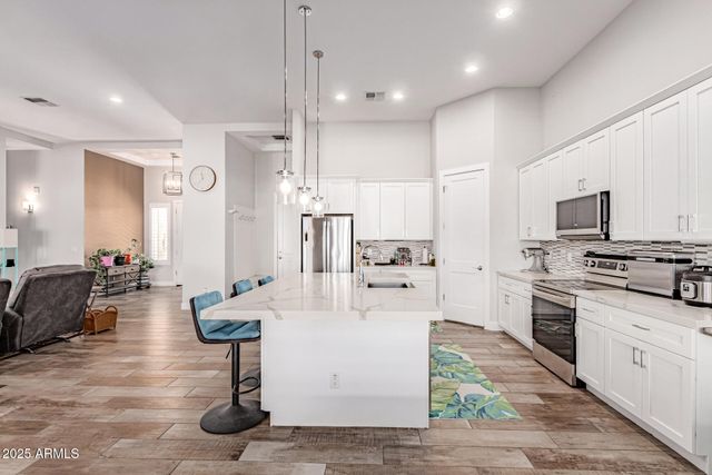 34319 N 7TH Street, Phoenix, AZ 85085