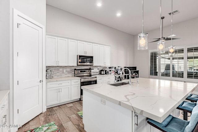 34319 N 7TH Street, Phoenix, AZ 85085