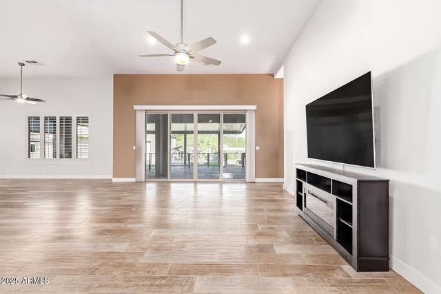 34319 N 7TH Street, Phoenix, AZ 85085