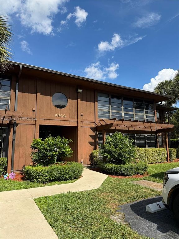 4944 NW 102nd Avenue 2043, Doral, FL 33178