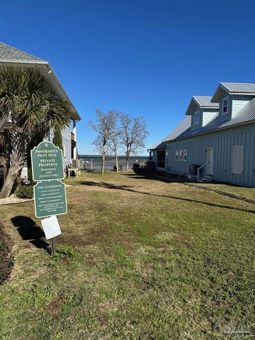 4698 Isles Dr, Pensacola, FL 32507