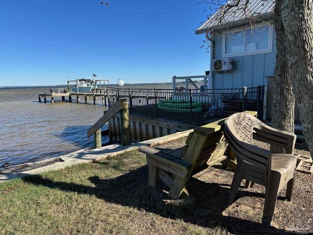 4698 Isles Dr, Pensacola, FL 32507