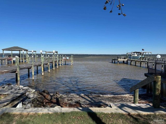 4698 Isles Dr, Pensacola, FL 32507