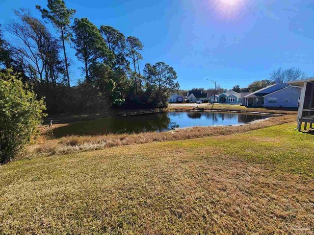 4698 Isles Dr, Pensacola, FL 32507