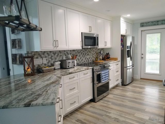 4698 Isles Dr, Pensacola, FL 32507