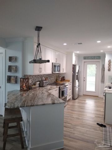 4698 Isles Dr, Pensacola, FL 32507