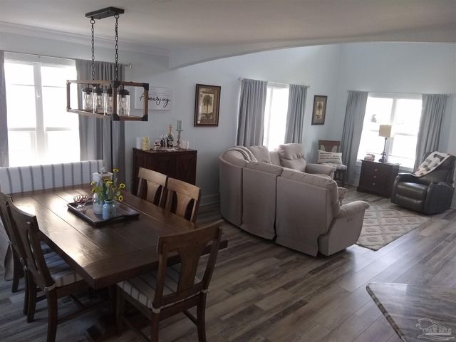 4698 Isles Dr, Pensacola, FL 32507