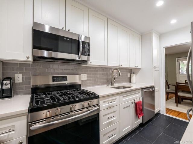 25 Park Place 2C, Great Neck, NY 11021