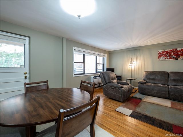 25 Park Place 2C, Great Neck, NY 11021