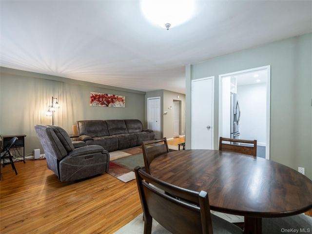 25 Park Place 2C, Great Neck, NY 11021