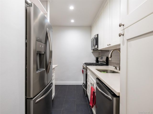 25 Park Place 2C, Great Neck, NY 11021