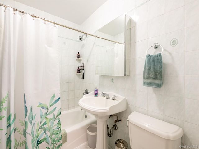 25 Park Place 2C, Great Neck, NY 11021