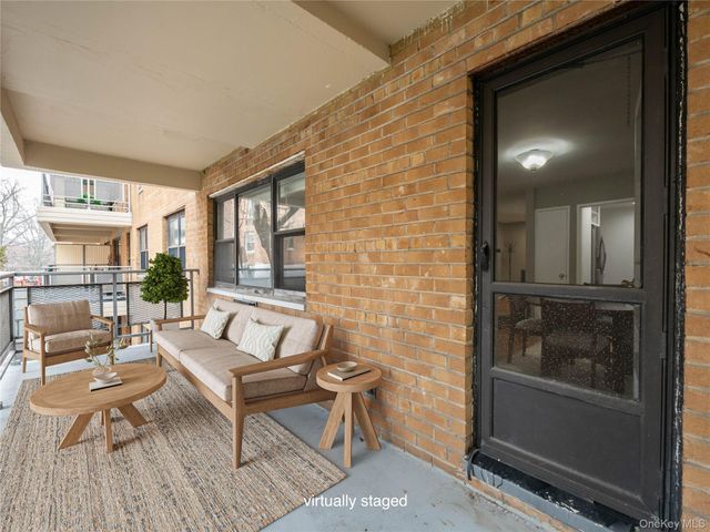 25 Park Place 2C, Great Neck, NY 11021