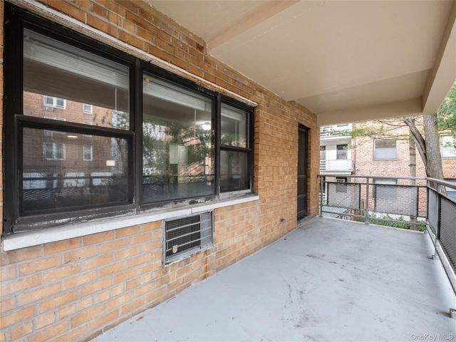 25 Park Place 2C, Great Neck, NY 11021