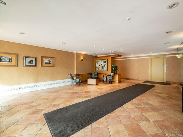 25 Park Place 2C, Great Neck, NY 11021