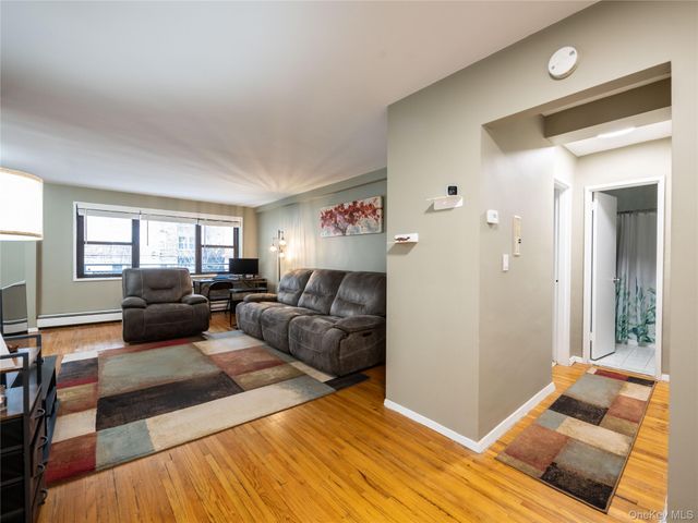 25 Park Place 2C, Great Neck, NY 11021