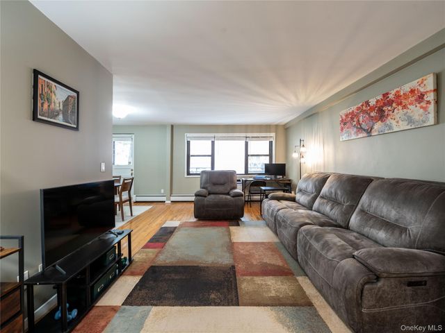 25 Park Place 2C, Great Neck, NY 11021