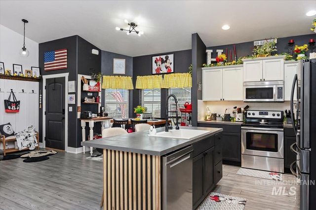 389 Arrow St, Twin Falls, ID 83301