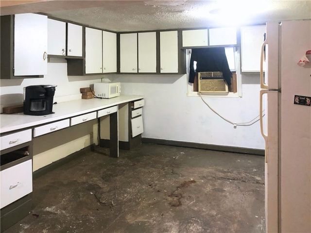 2913 NE Russell Road, Kansas City, MO 64117