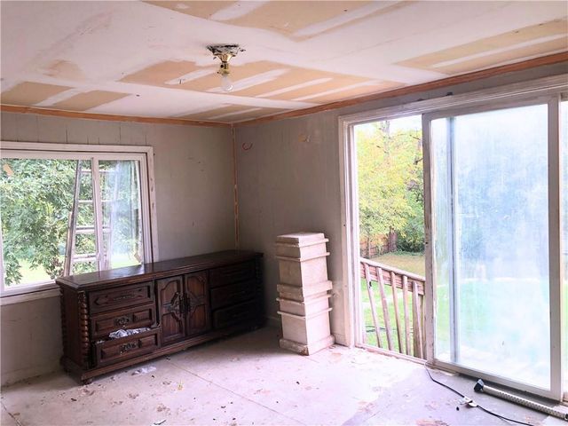 2913 NE Russell Road, Kansas City, MO 64117