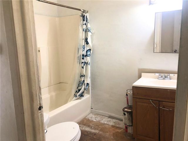 2913 NE Russell Road, Kansas City, MO 64117