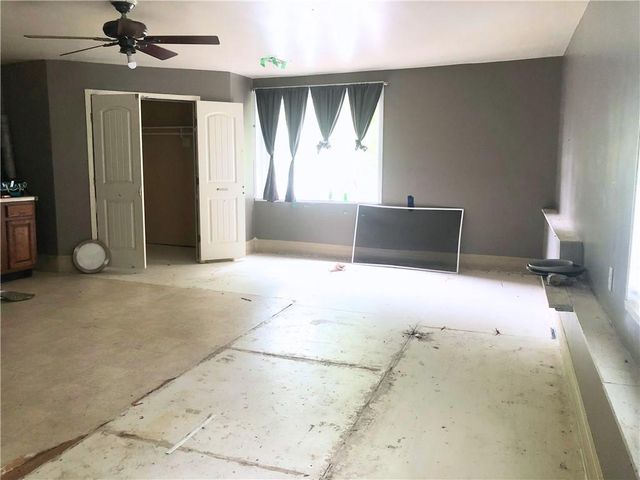 2913 NE Russell Road, Kansas City, MO 64117