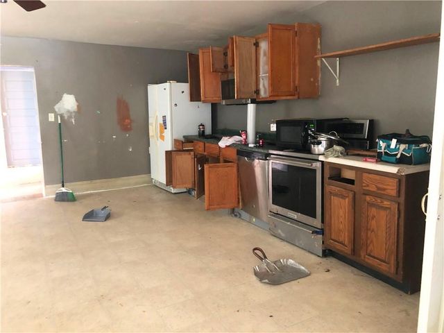 2913 NE Russell Road, Kansas City, MO 64117