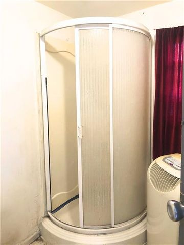 2913 NE Russell Road, Kansas City, MO 64117