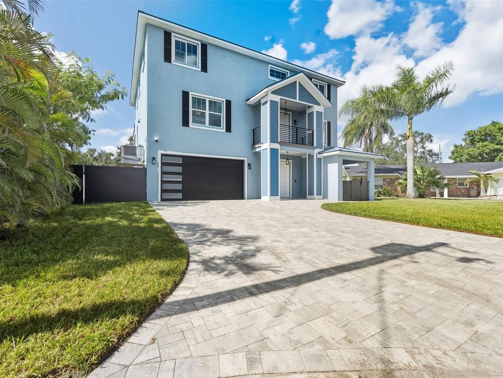 Image 2 of property listing at 8717 DRIFTWOOD DRIVE, Tampa, FL 33615