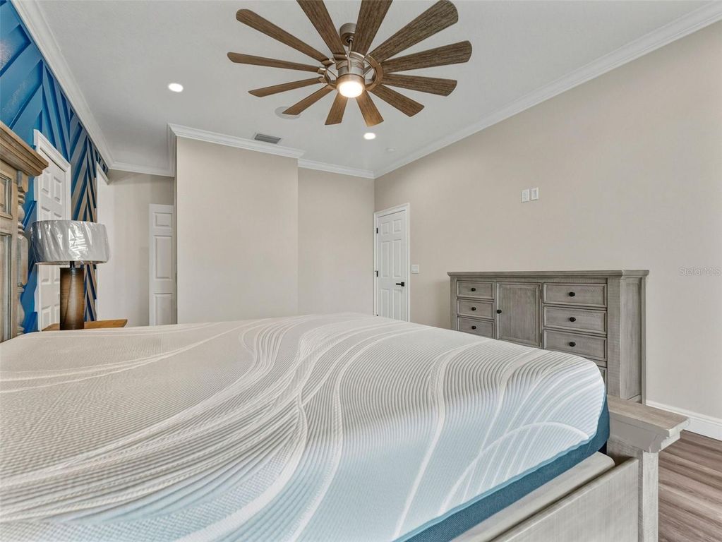 Image 20 of property listing at 8717 DRIFTWOOD DRIVE, Tampa, FL 33615