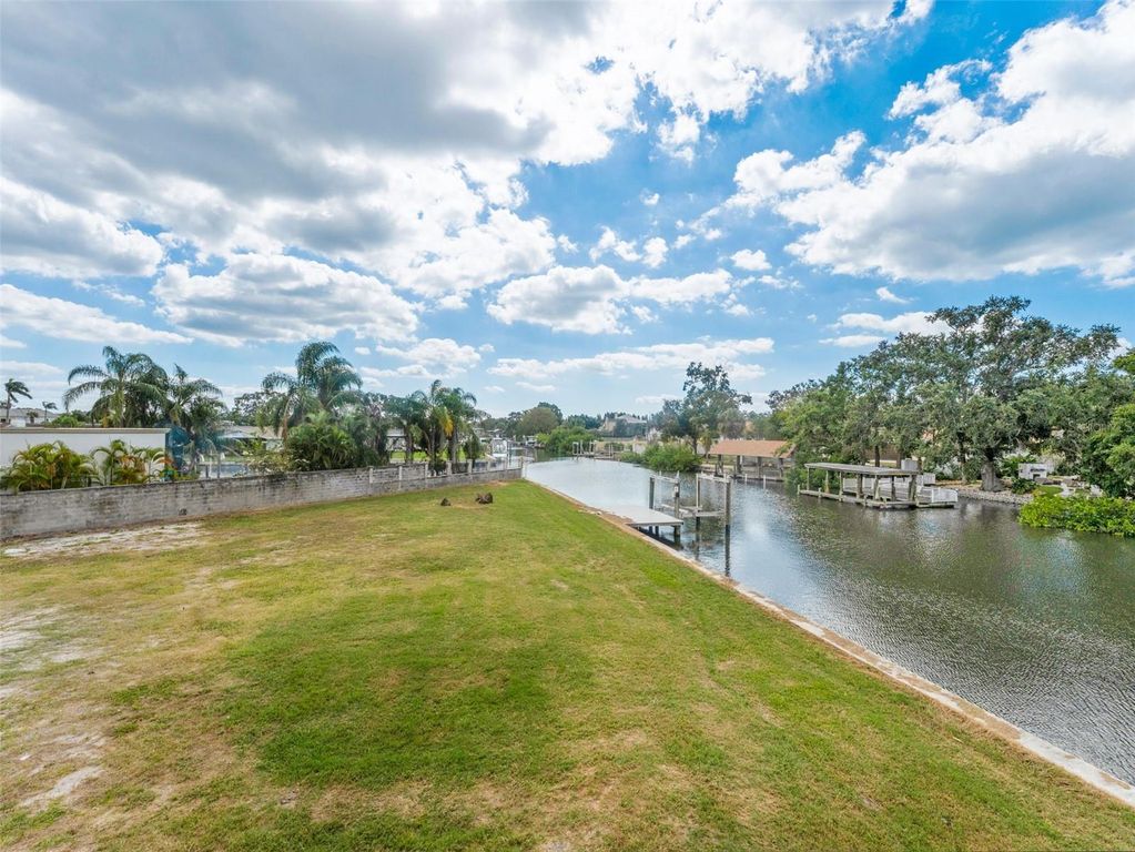 Image 31 of property listing at 8717 DRIFTWOOD DRIVE, Tampa, FL 33615