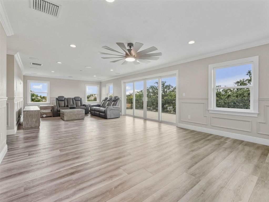 Image 32 of property listing at 8717 DRIFTWOOD DRIVE, Tampa, FL 33615