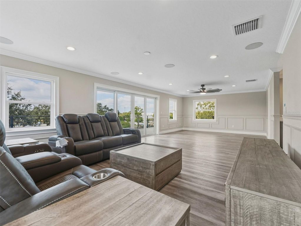 Image 33 of property listing at 8717 DRIFTWOOD DRIVE, Tampa, FL 33615