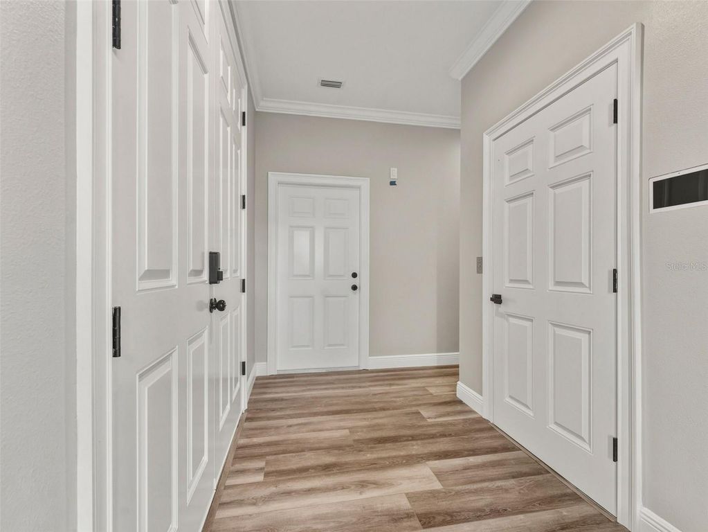 Image 6 of property listing at 8717 DRIFTWOOD DRIVE, Tampa, FL 33615