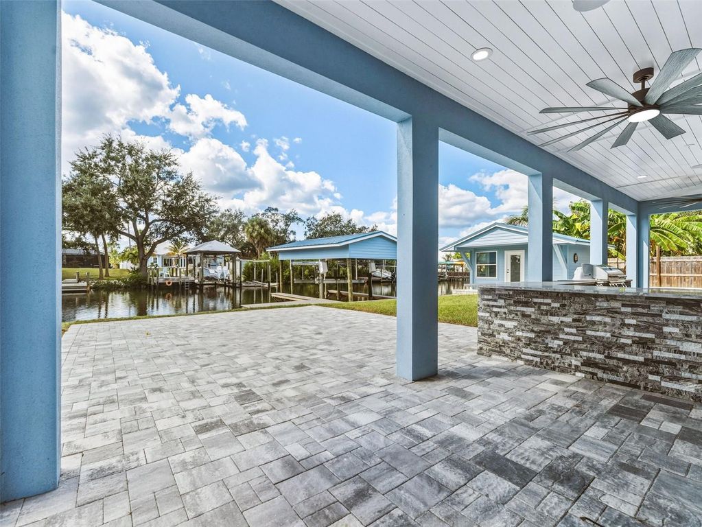 Image 60 of property listing at 8717 DRIFTWOOD DRIVE, Tampa, FL 33615