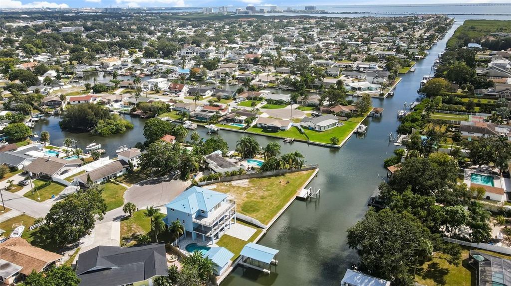 Image 73 of property listing at 8717 DRIFTWOOD DRIVE, Tampa, FL 33615