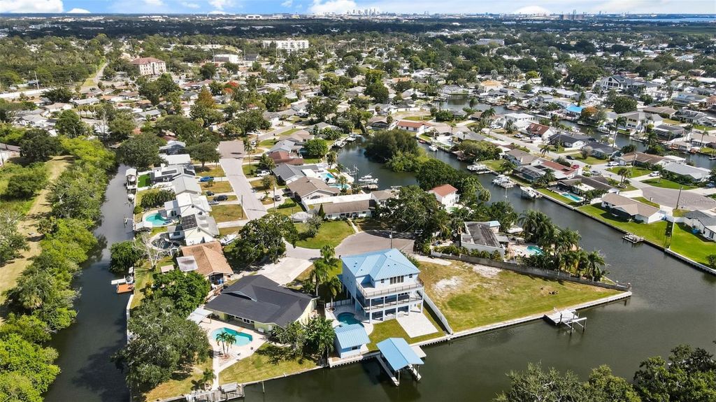 Image 74 of property listing at 8717 DRIFTWOOD DRIVE, Tampa, FL 33615
