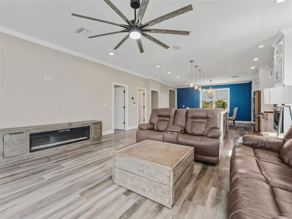 Image 10 of property listing at 8717 DRIFTWOOD DRIVE, Tampa, FL 33615